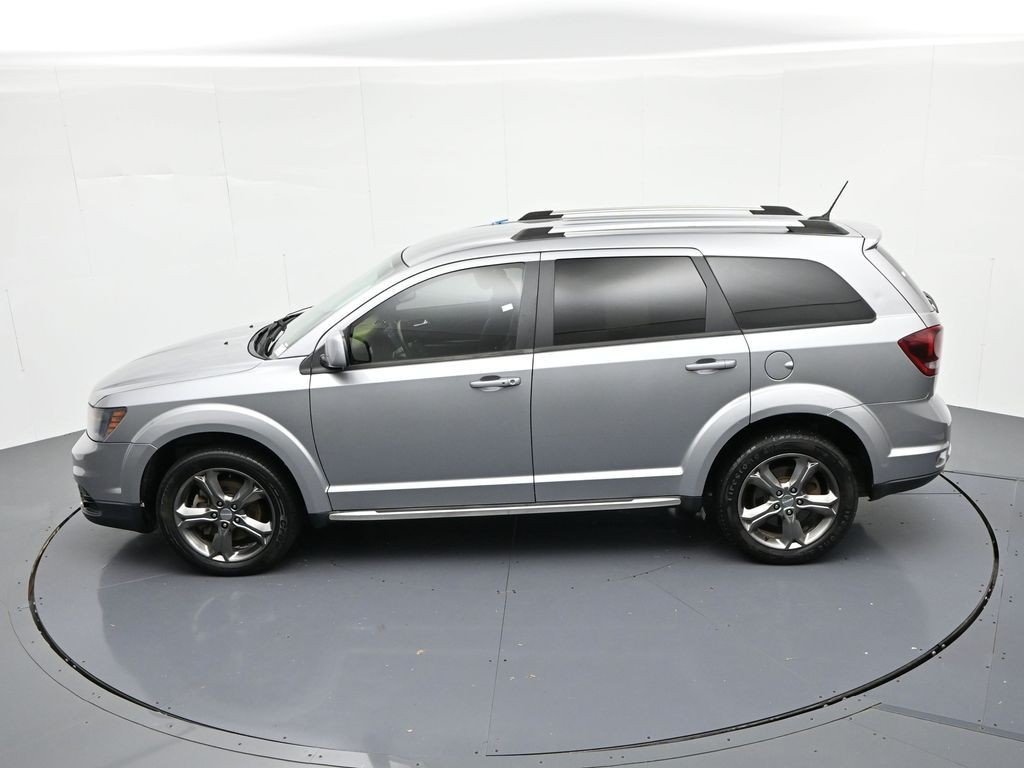 Used 2017 Billet Clearcoat Dodge Crossroad image 18