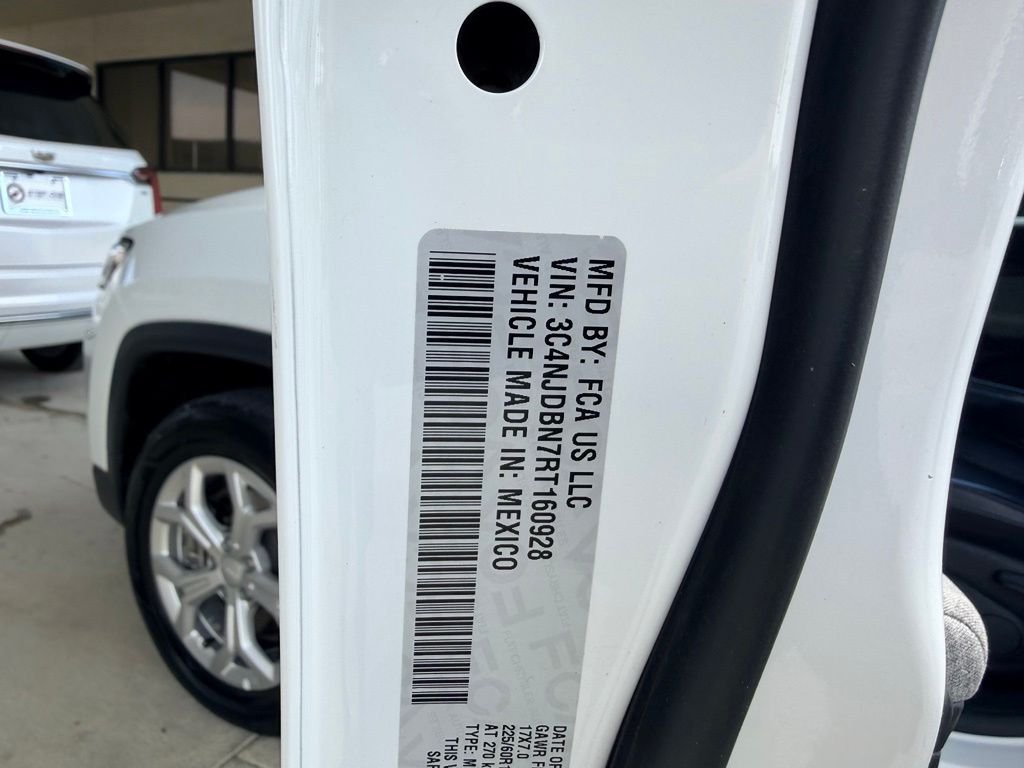 Used 2024 White Jeep Latitude image 38