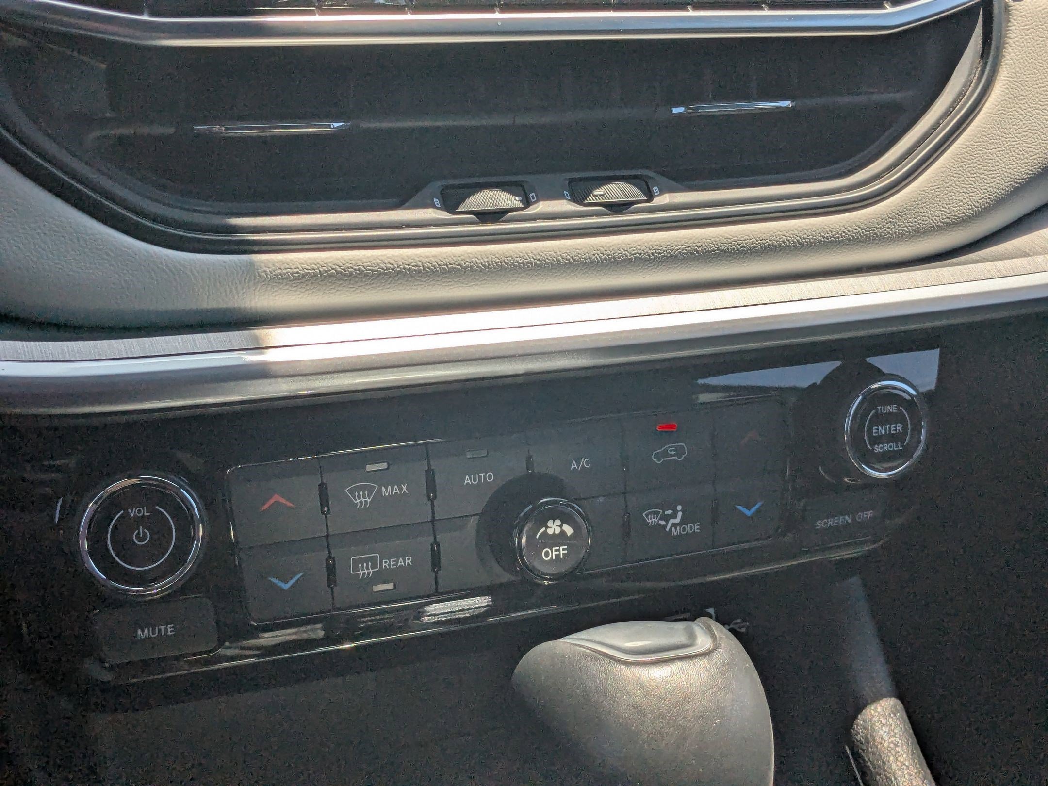 Used 2025 Hydro Blue Pearlcoat Jeep Limited image 23