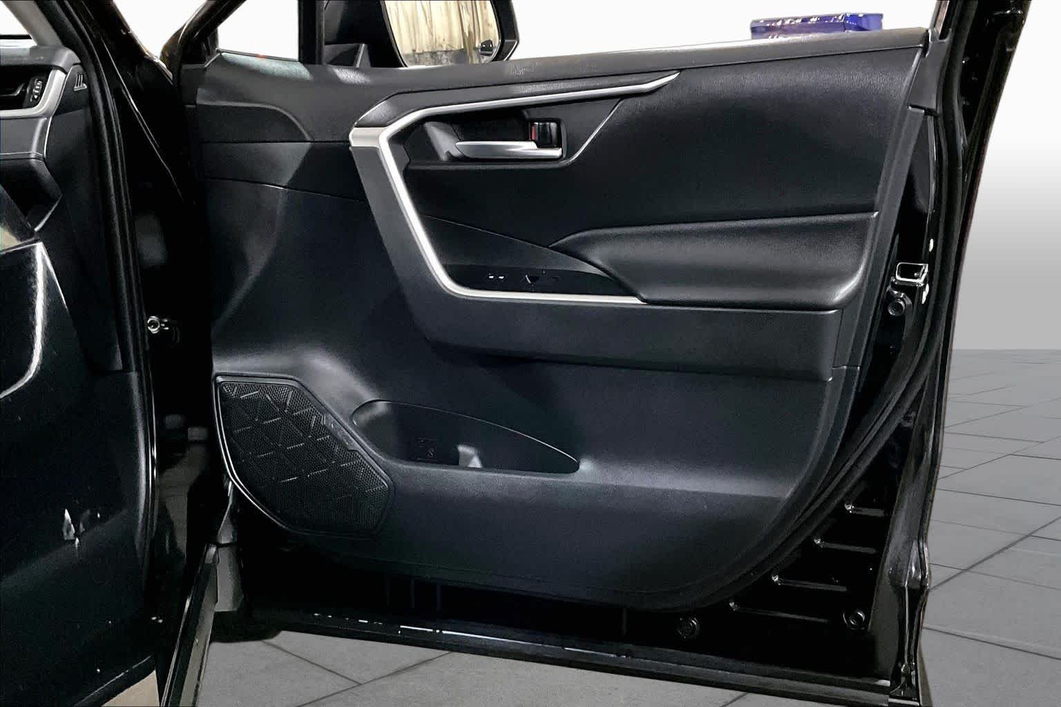 Used 2019 Midnight Black Metallic Toyota XLE image 23