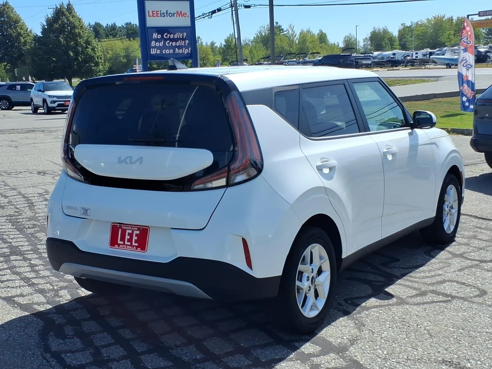Used 2024 Snow White Pearl Kia LX image 5