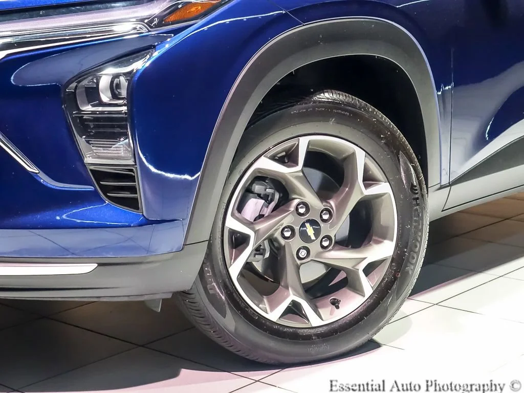 Used 2024 Blue Glow Metallic Chevrolet LT image 5