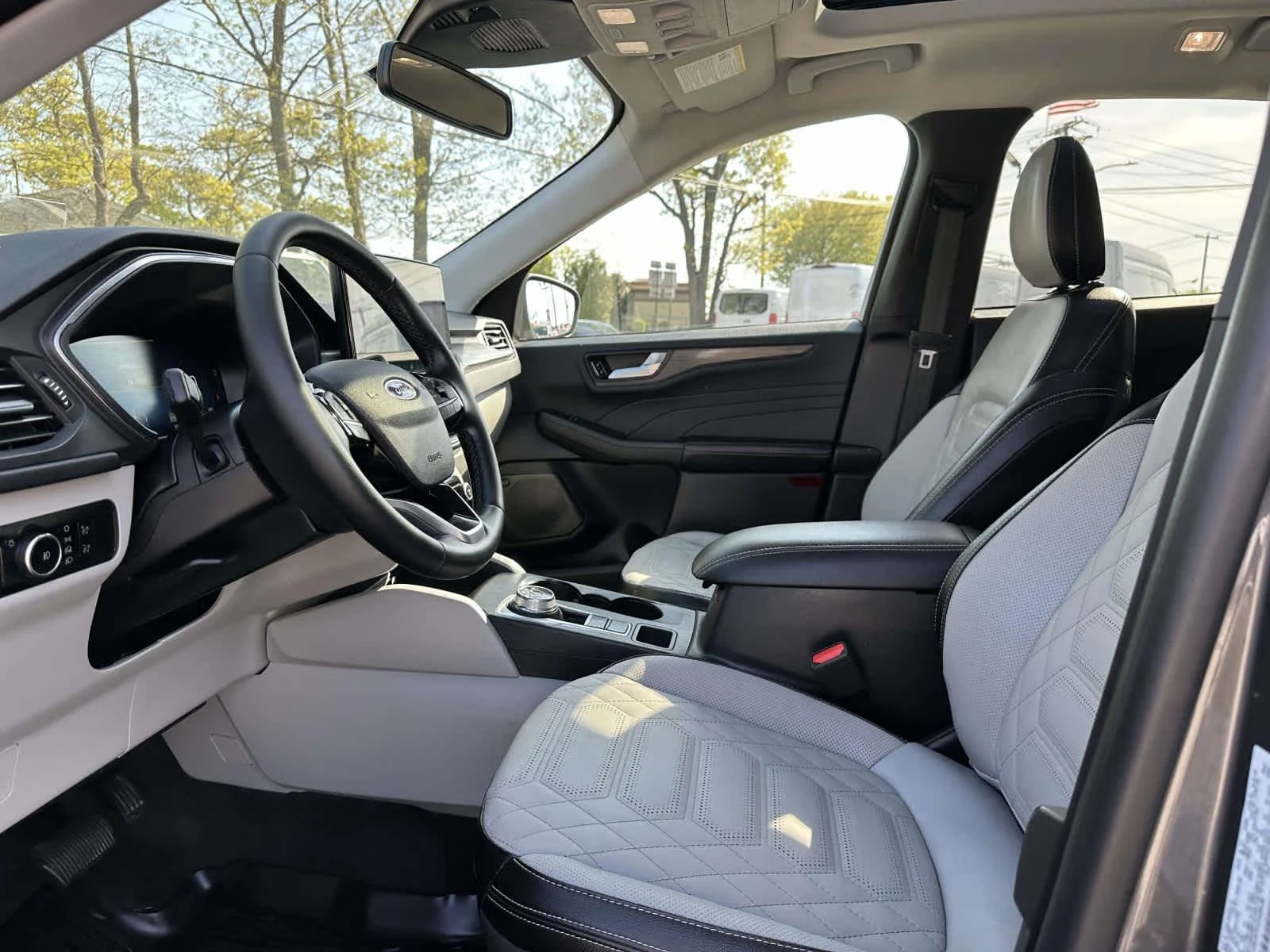 Used 2023 Carbonized Gray Metallic Ford Platinum image 22