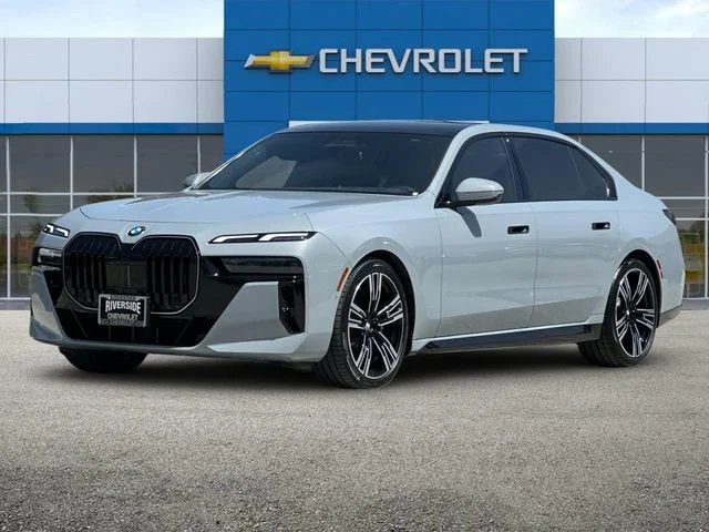 2025 BMW 7 Series 760i - Photo 8