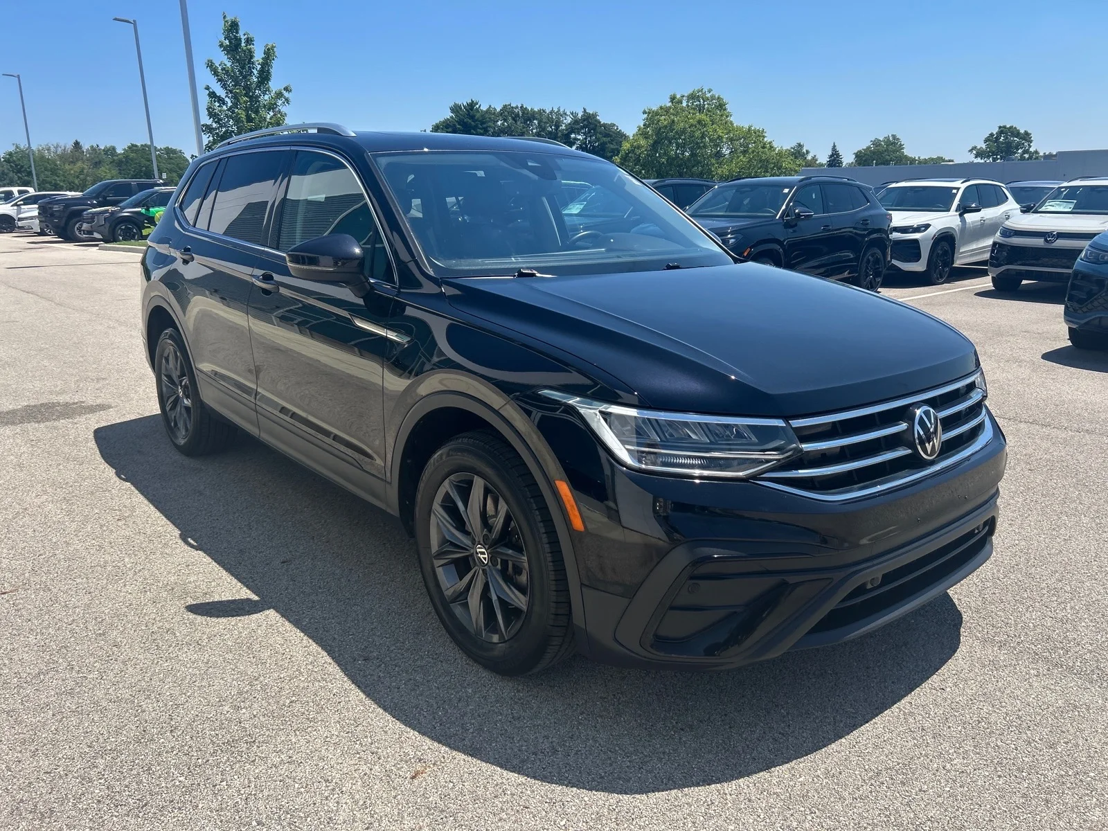 Used 2022 Black Volkswagen 2.0T SE 4MOTION image 7