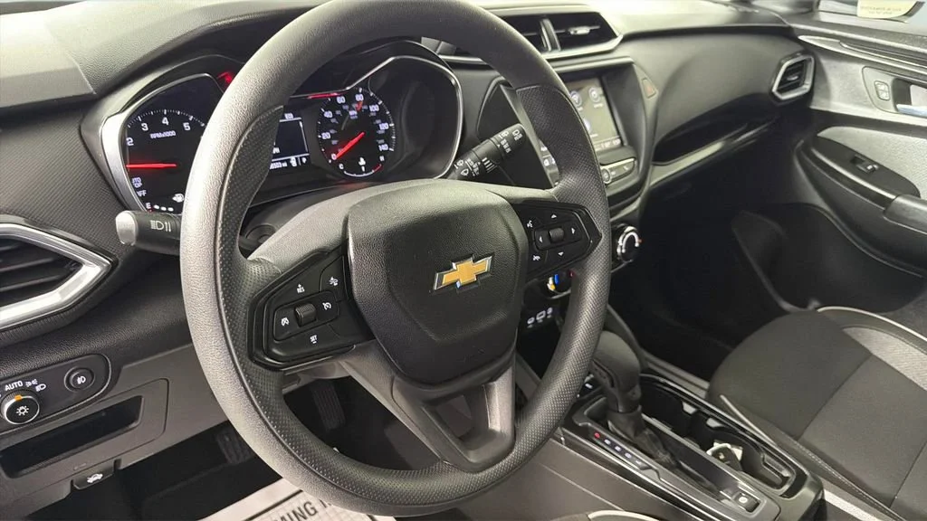 Used 2023 Summit White Chevrolet LT image 21