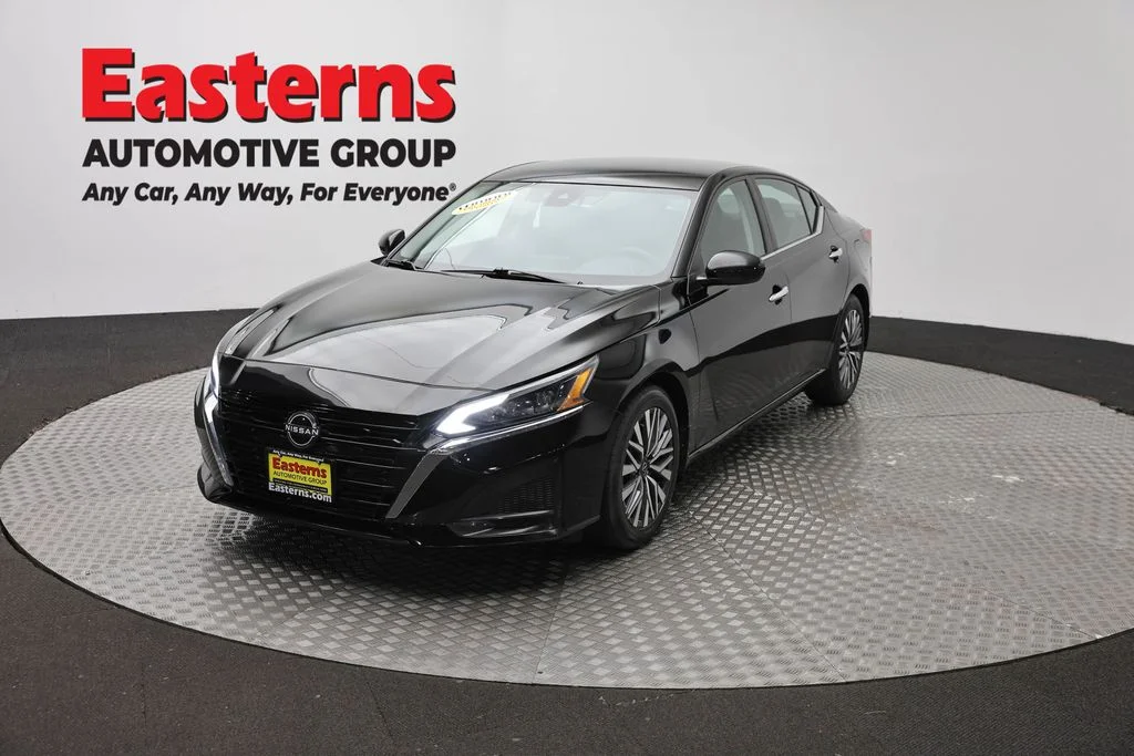 Used 2023 Black Nissan 2.5 SV image 1
