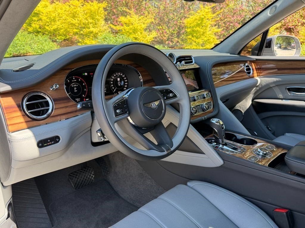 Used 2025 Gravity Gray Bentley Azure image 17