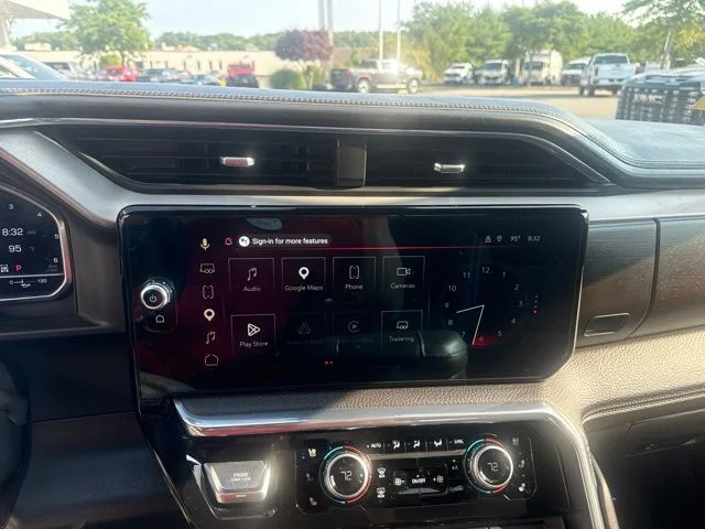 Used 2024 White GMC Denali image 21