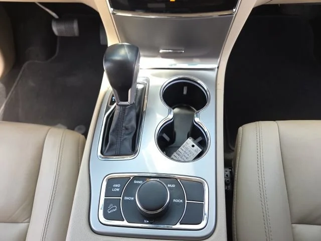 Used 2021 Bright White Clearcoat Jeep Limited image 29