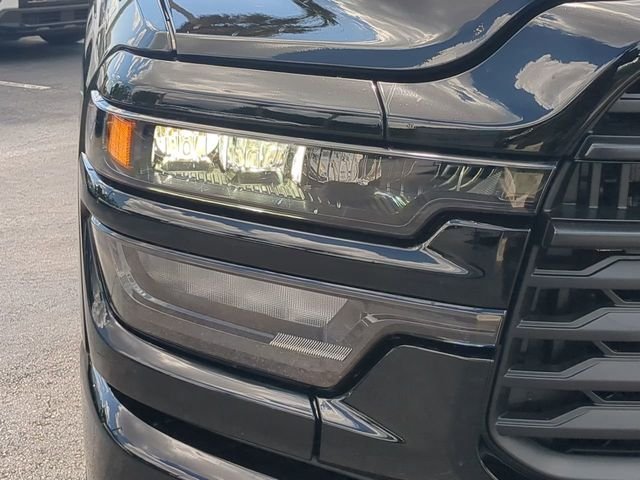 New 2026 Diamond Black Crystal Pearl-Coat Exterior Paint RAM Tradesman image 10