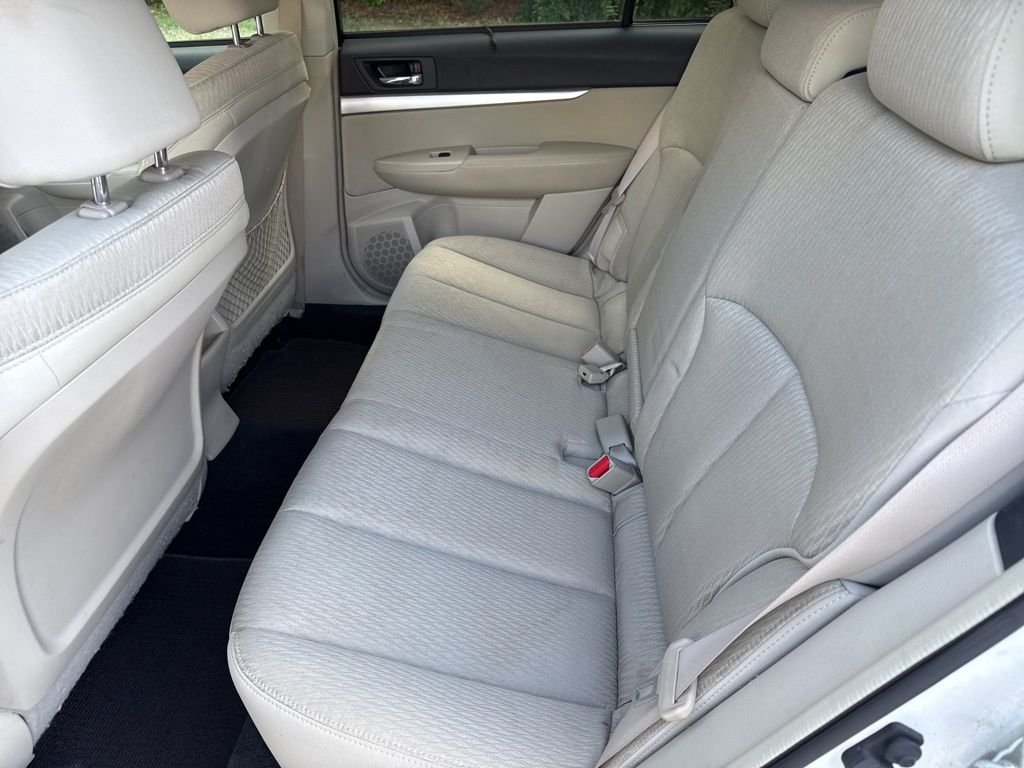 Used 2010 White Subaru 2.5i Premium image 11