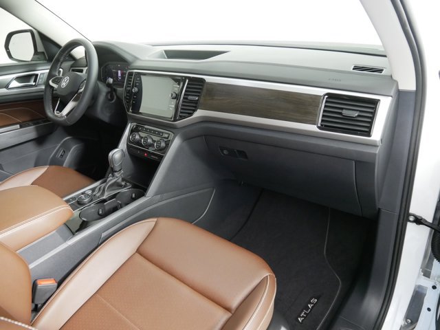 Used 2023 Pure White Volkswagen SE image 19