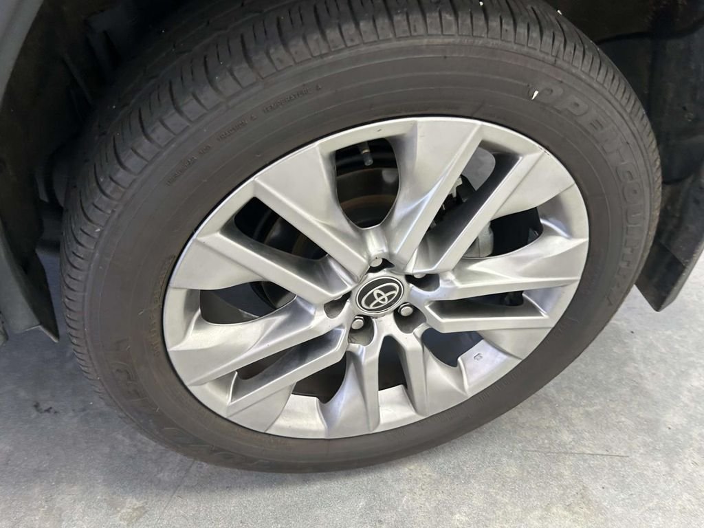 Used 2025 Gray Toyota XLE Premium image 10