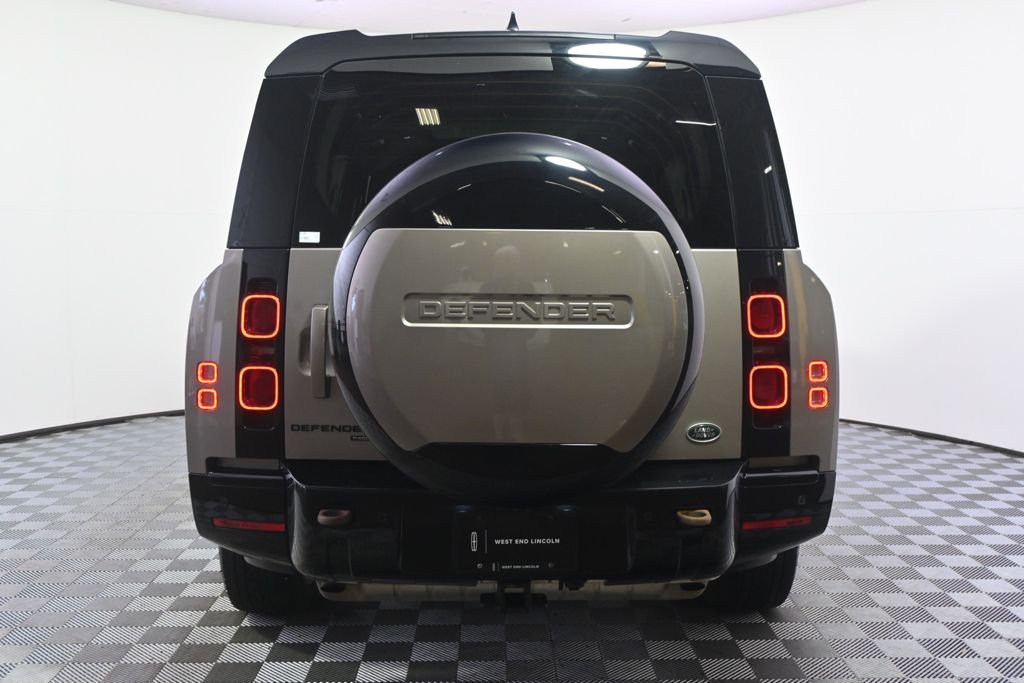 Used 2023  Land Rover X-Dynamic SE image 5