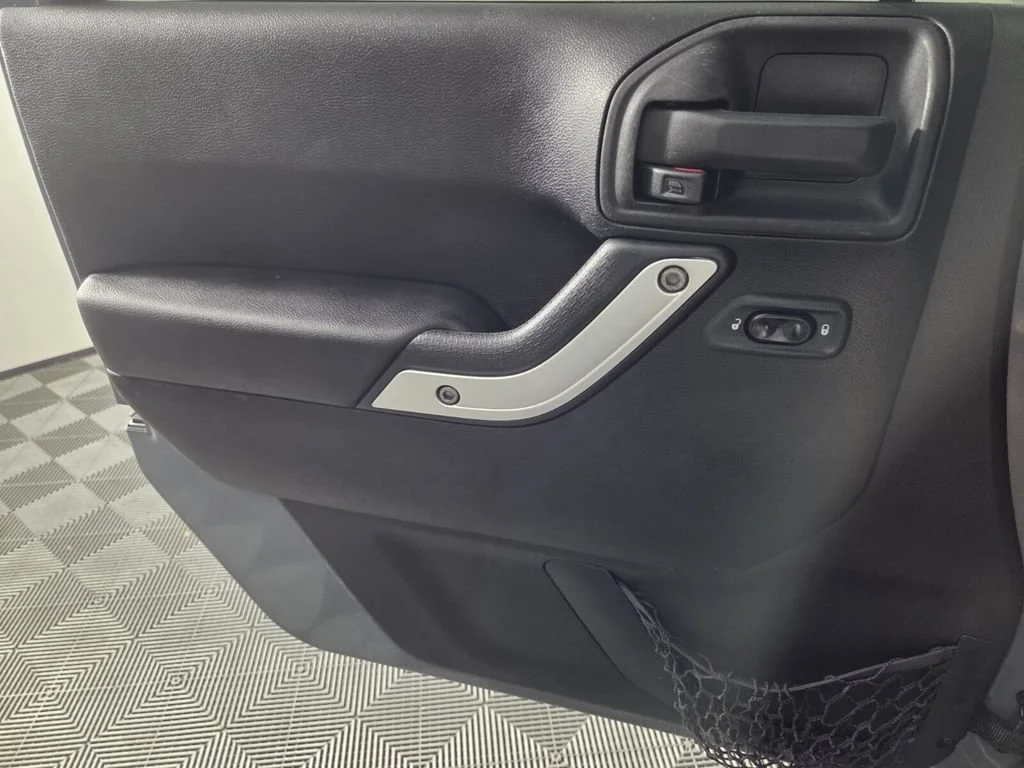 Used 2015 Anvil Clearcoat Jeep Sahara image 19