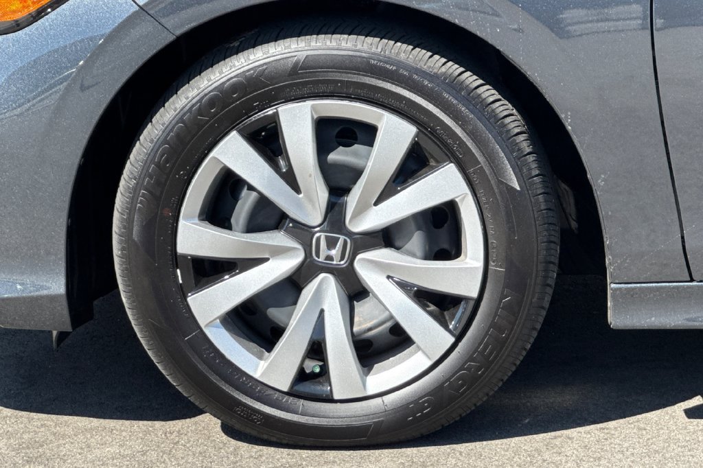 Used 2026 Meteorite Gray Metallic Honda LX image 32