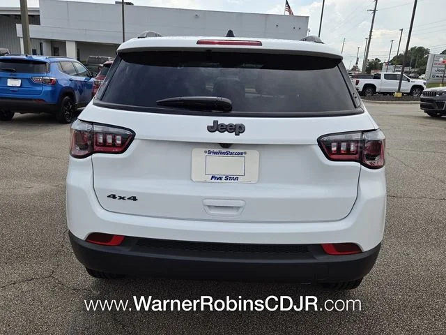 New 2026 Bright White Clear-Coat Exterior Paint Jeep Latitude image 10
