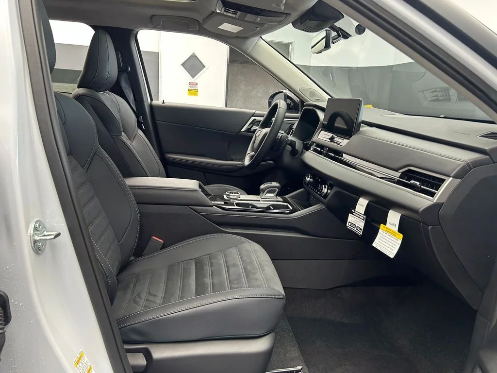New 2026 White Mitsubishi Trail Edition image 52