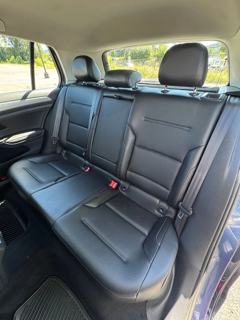 Used 2016 Night Blue Metallic Volkswagen TSI SE 4-Door image 24