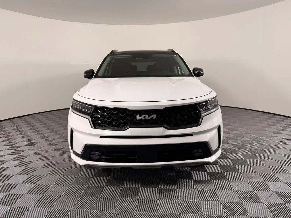 Used 2023 White Kia SX image 3