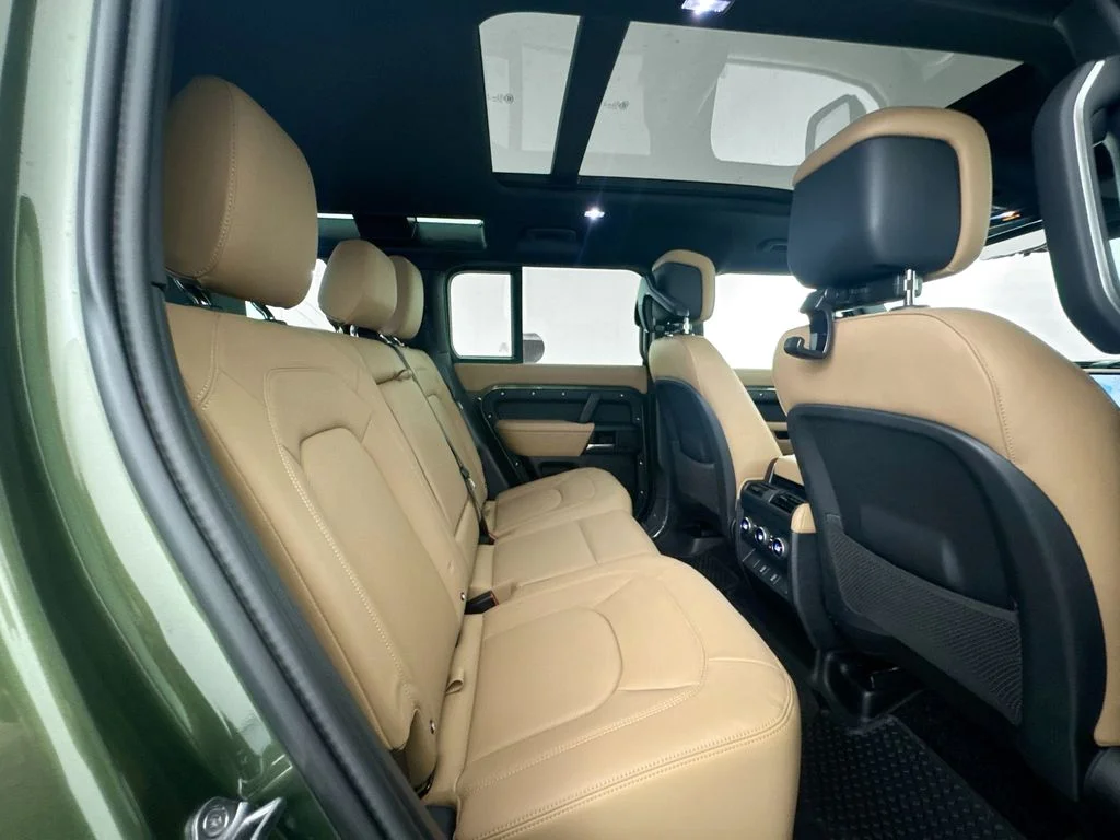 New 2026 Woolstone Green Land Rover X-Dynamic SE image 27