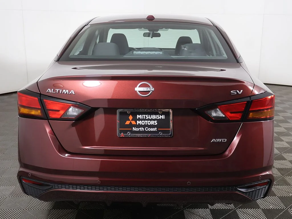 Used 2024 Red Nissan 2.5 SV image 9