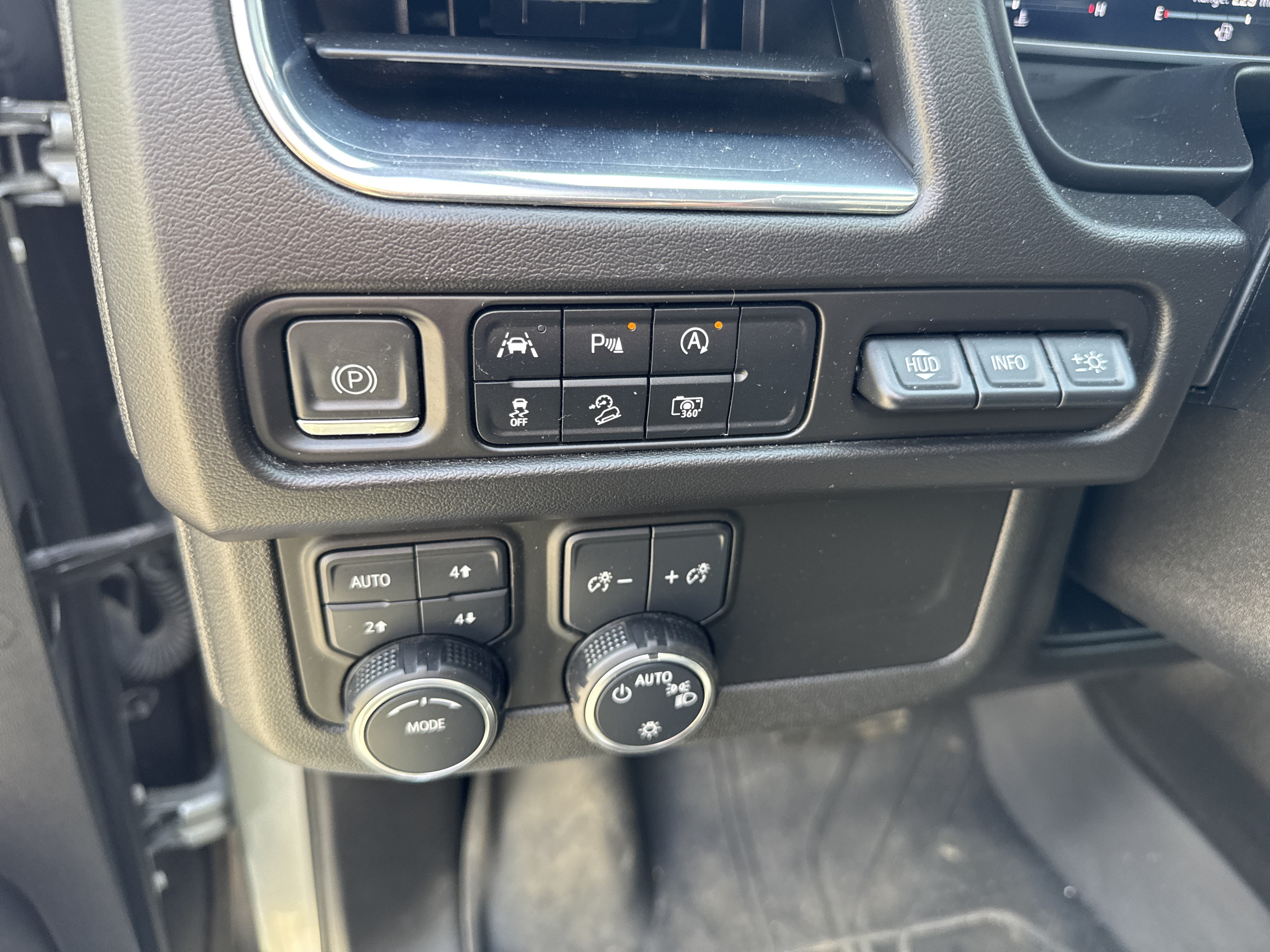 Used 2023 Sterling Gray Metallic Chevrolet Premier image 21