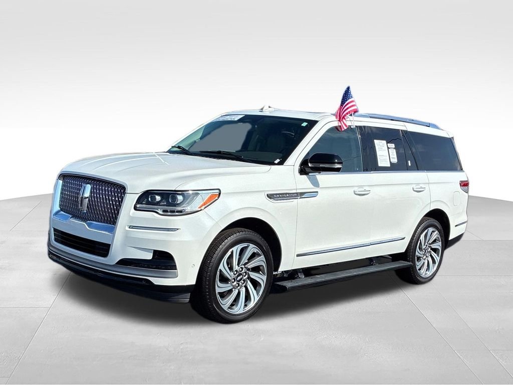 Used 2023 White Lincoln Standard image 8