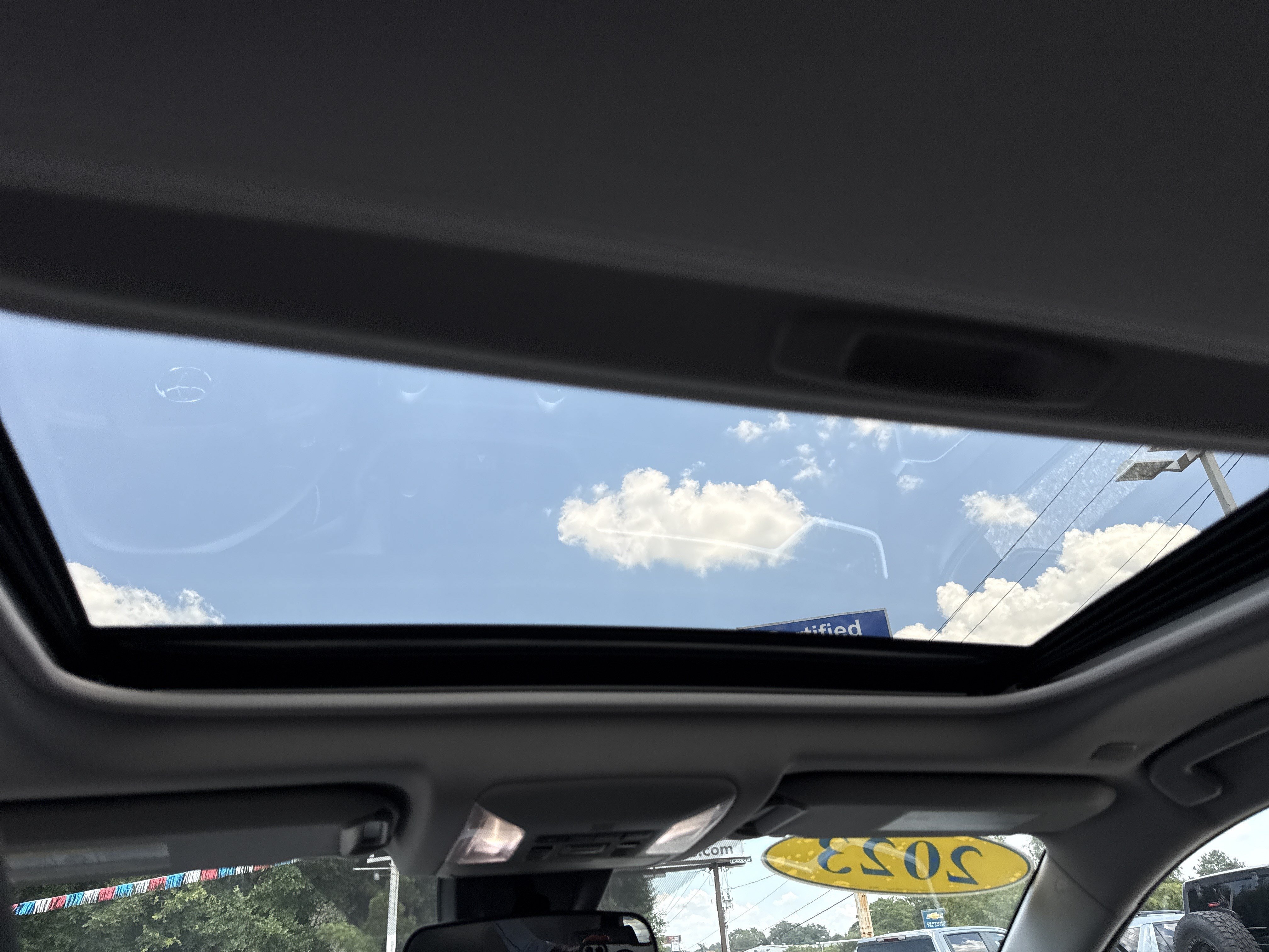 2023 Toyota RAV4 XLE - Photo 16