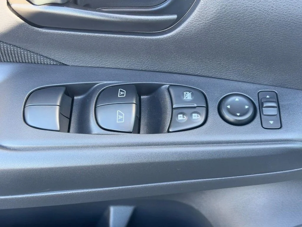 2025 Nissan KICKS PLAY Base - Photo 16
