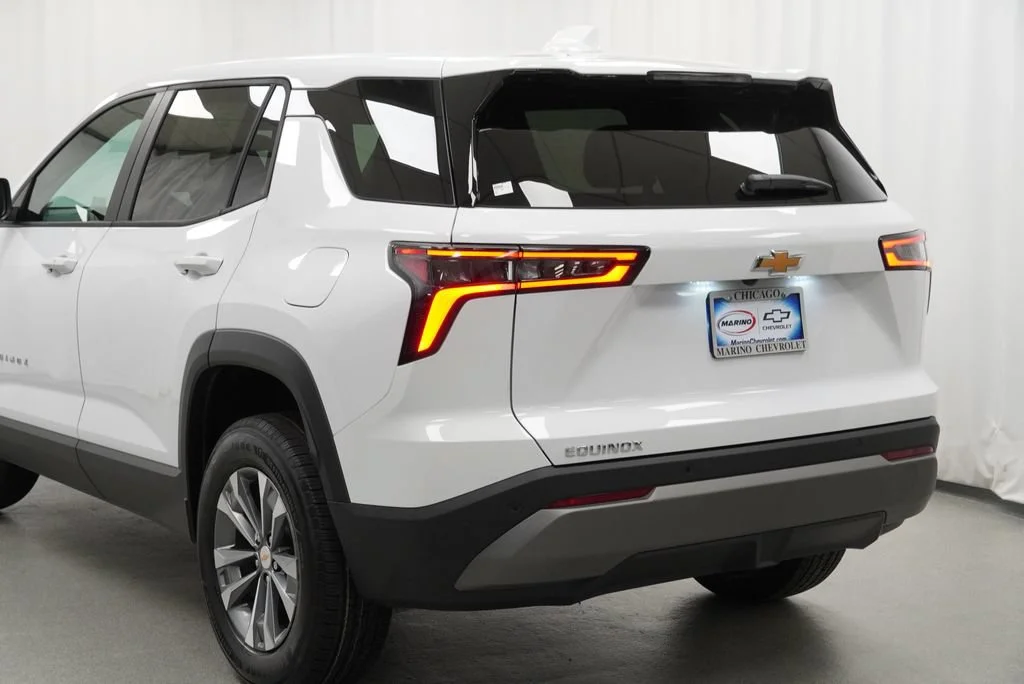 New 2027 Summit White Chevrolet LT image 37