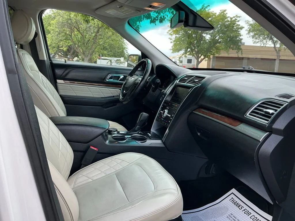 Used 2016 White Ford Platinum image 26