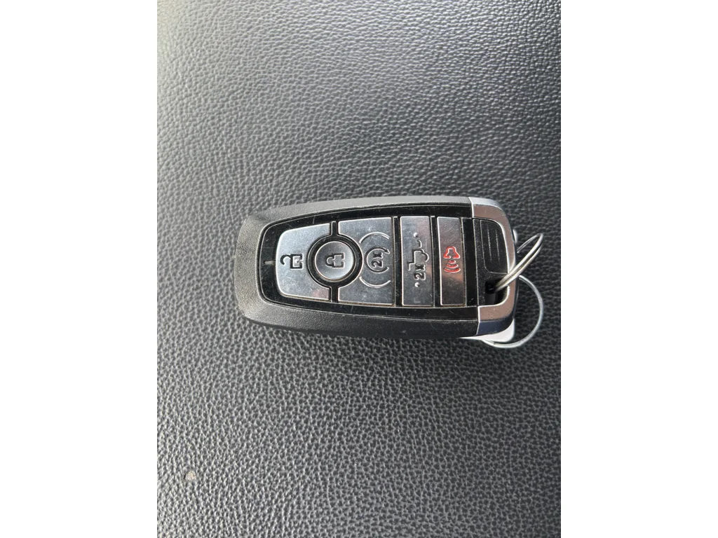 Used 2024 Agate Black Metallic Ford XLT image 21