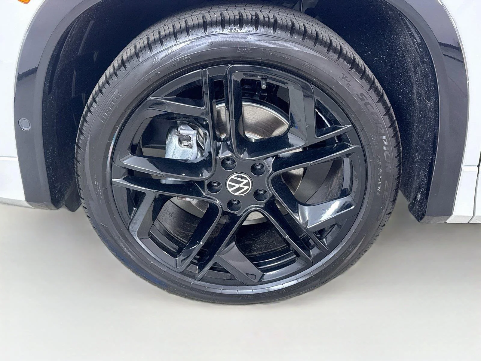 New 2026 Sandstone Volkswagen SE R-Line Black image 30