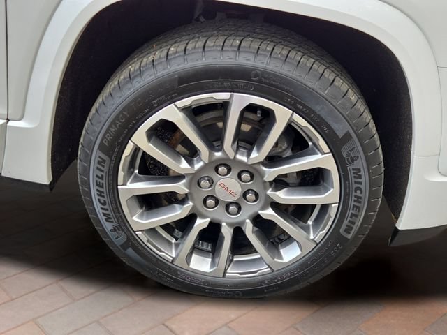 Used 2023 White Frost Tricoat GMC Denali image 4