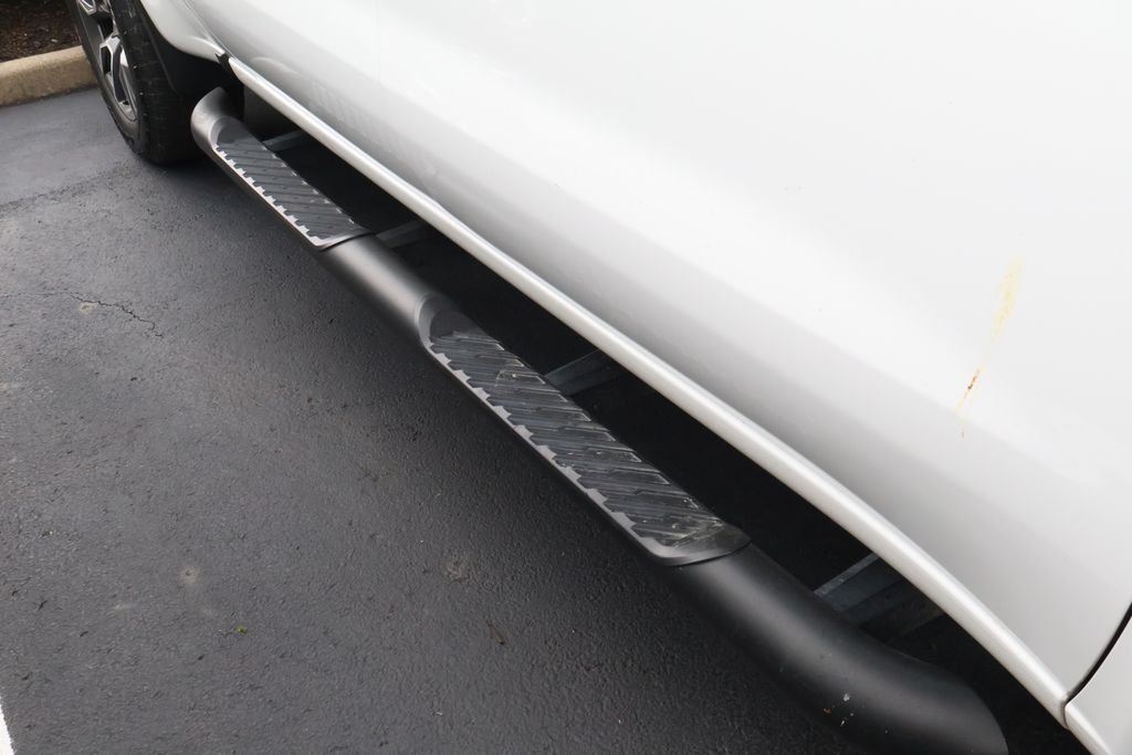Used 2019 SUMMIT WHITE Chevrolet RST image 10