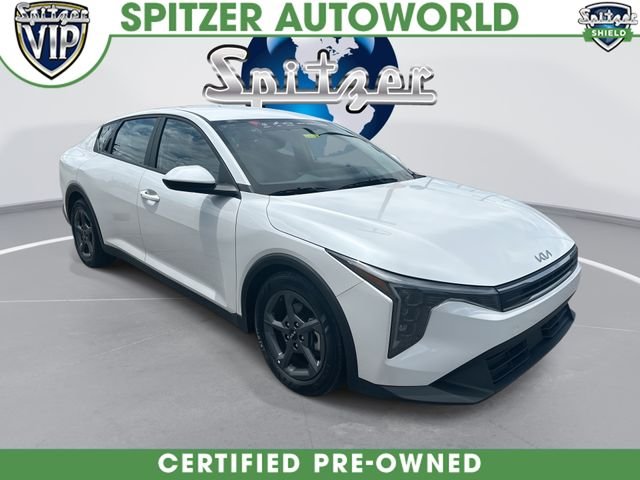 Used 2025 White Kia LXS image 1