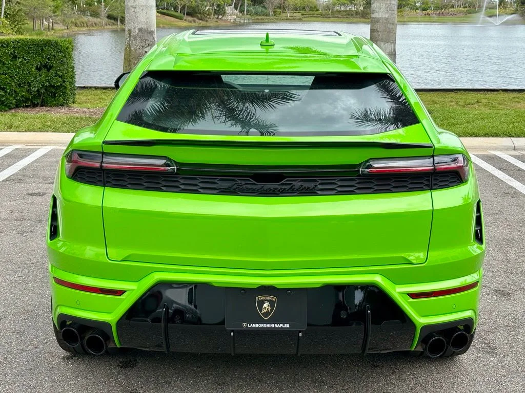 New 2026 Green Lamborghini SE image 4