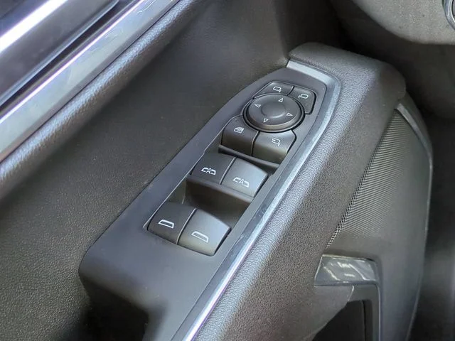 Used 2025 Silver GMC SLT image 24