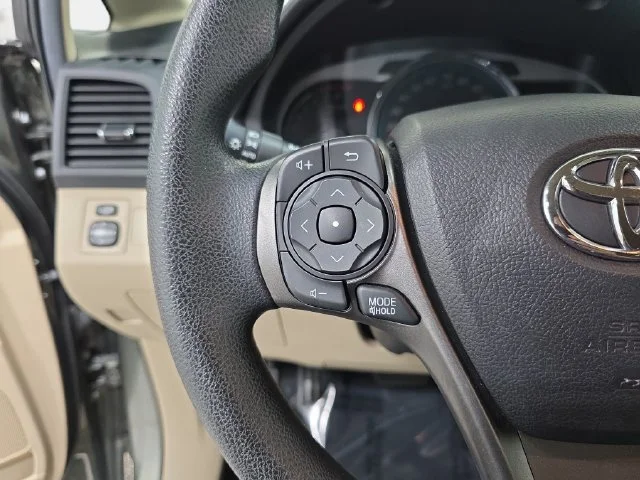 Used 2014 Green Toyota  image 17