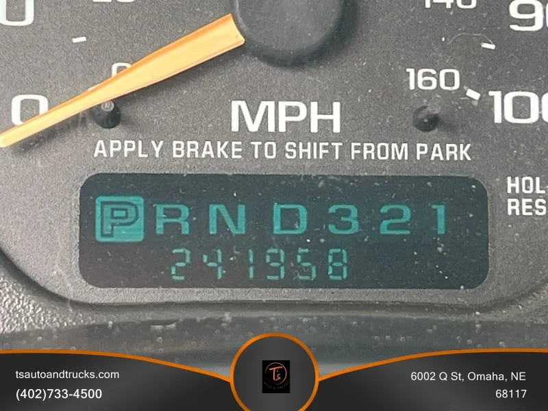Used 2001 Black Chevrolet Sport Utility 4D image 25