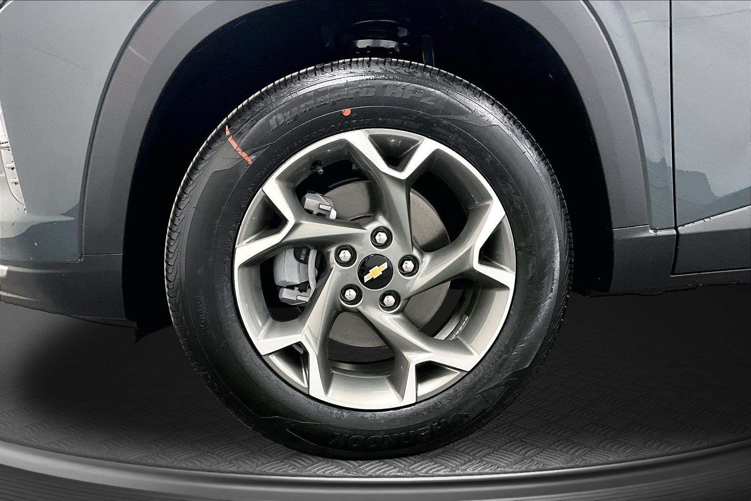 Used 2025 Cypress Gray Chevrolet LT image 6