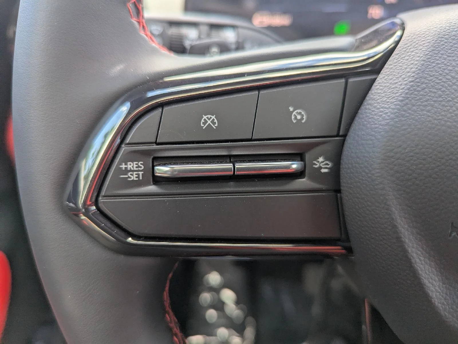 New 2026 Polar White Tricoat Chevrolet RS image 34