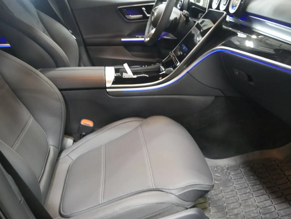 New 2026 Graphite Grey Metallic Mercedes-Benz C 300 image 27