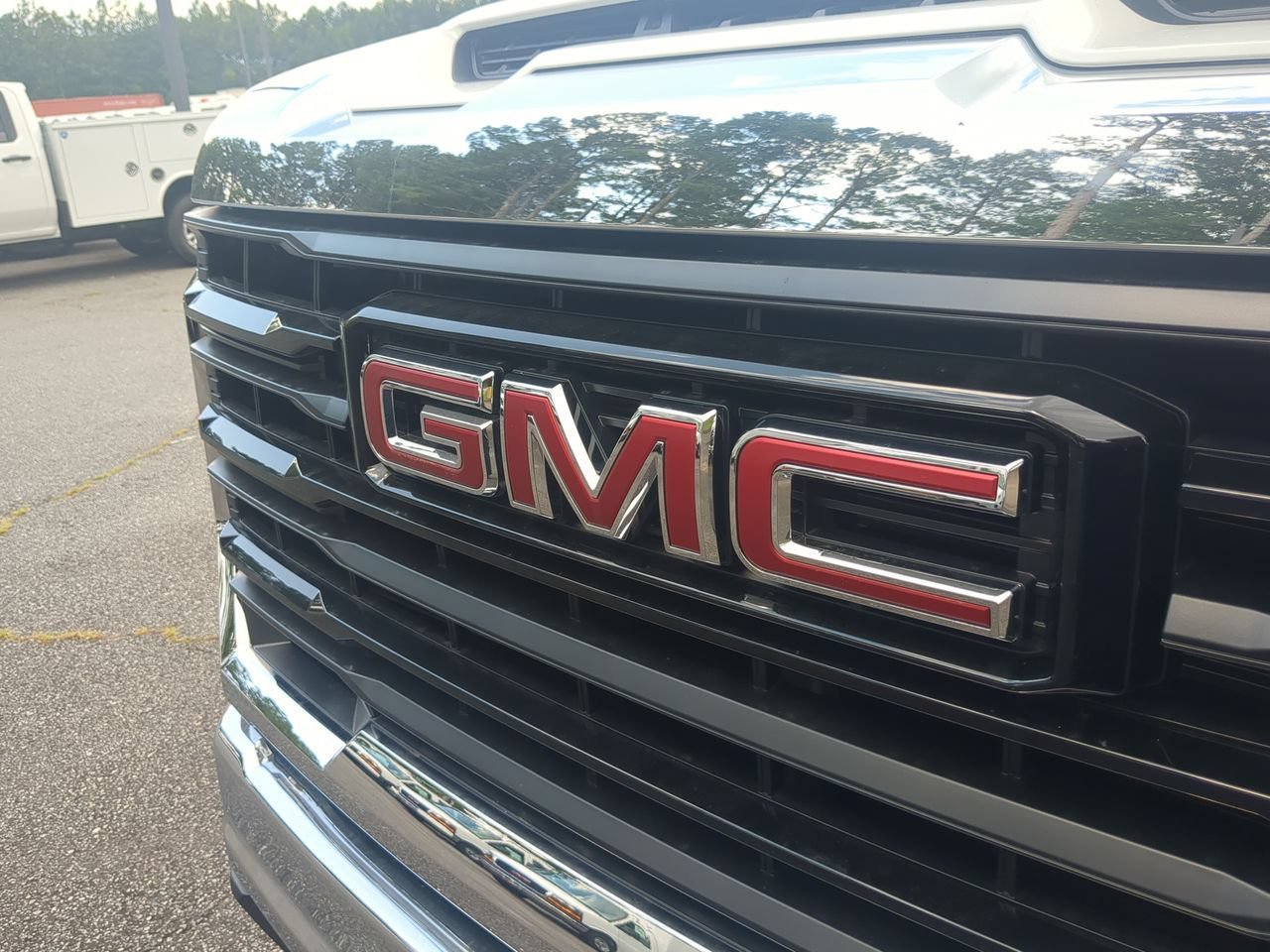 New 2026 Summit White GMC Pro image 28