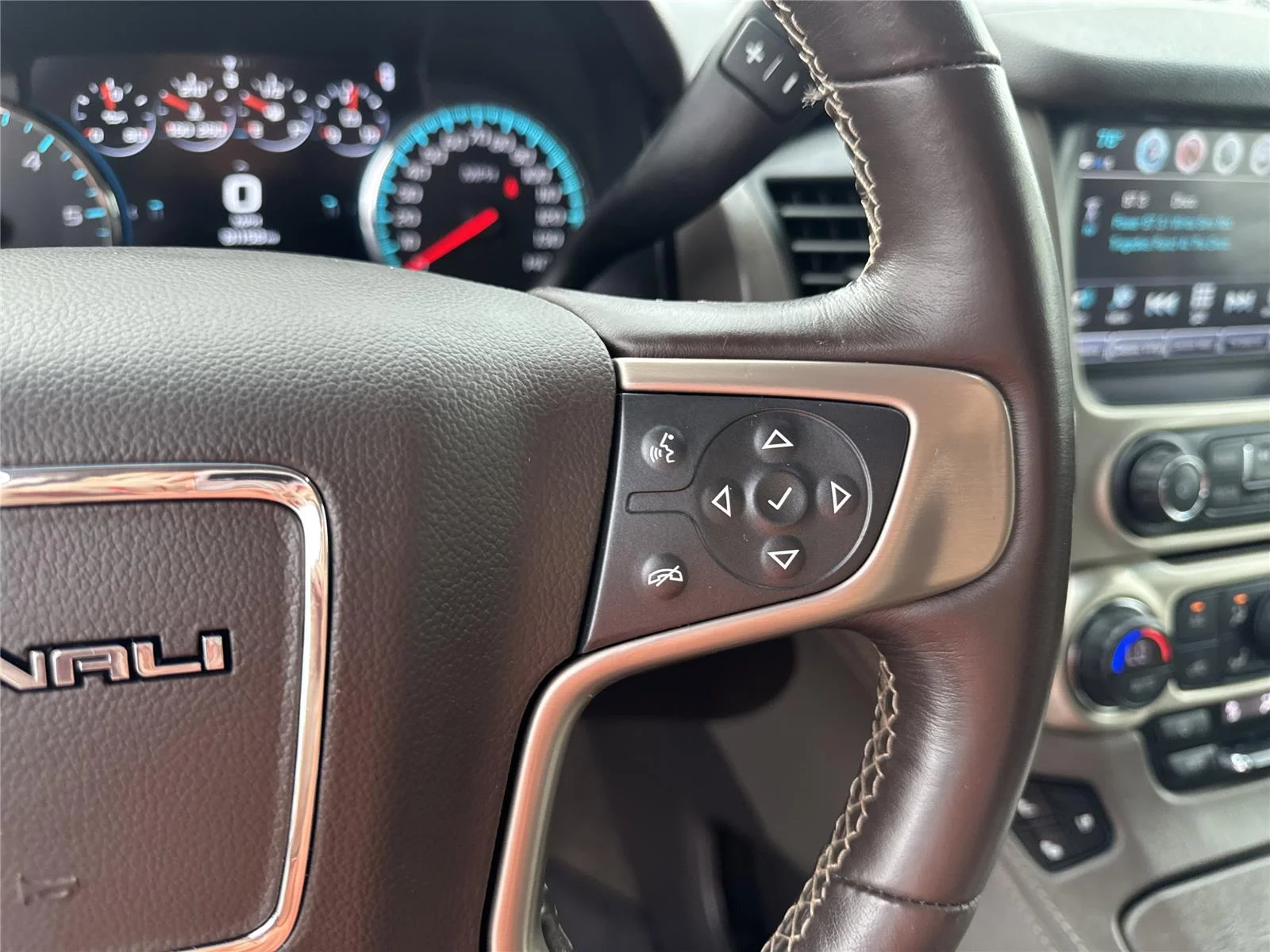 Used 2019 PEPPERDUST METALLIC GMC Denali image 24