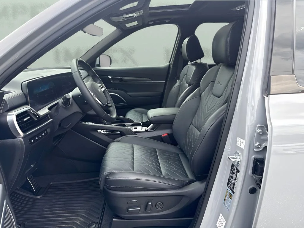 Used 2025 Gray Kia SX-Prestige X-Line image 6