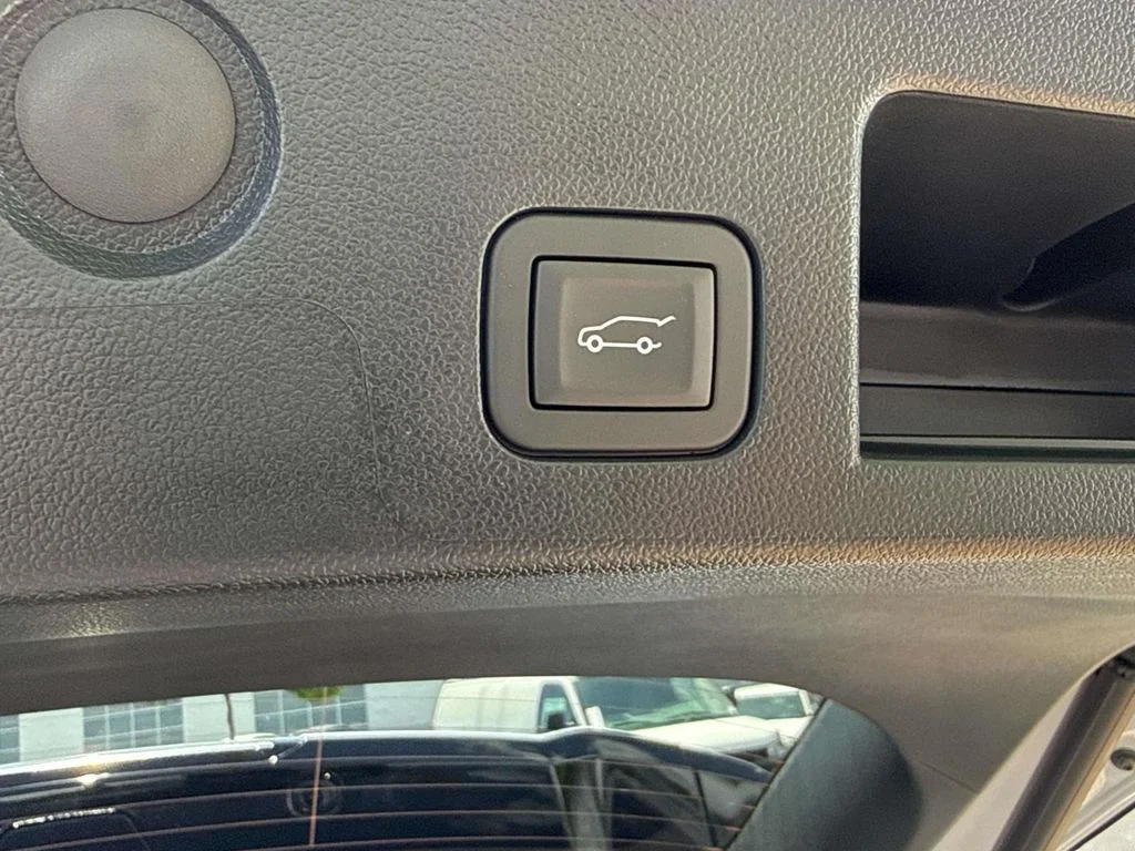 New 2027 Polar White Tricoat Chevrolet ACTIV image 24
