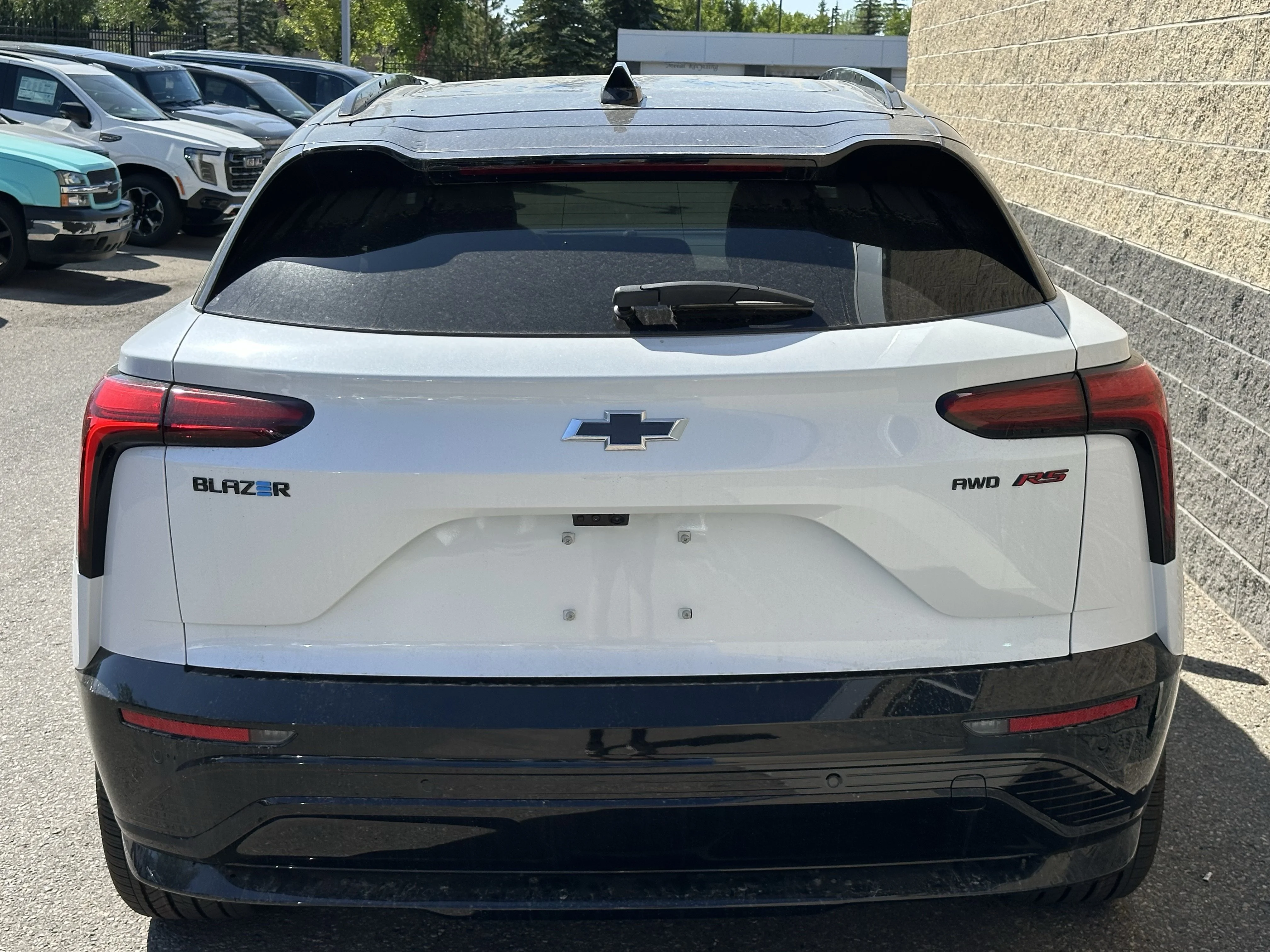 New 2026 Polar White Tricoat Chevrolet AWD RS image 5